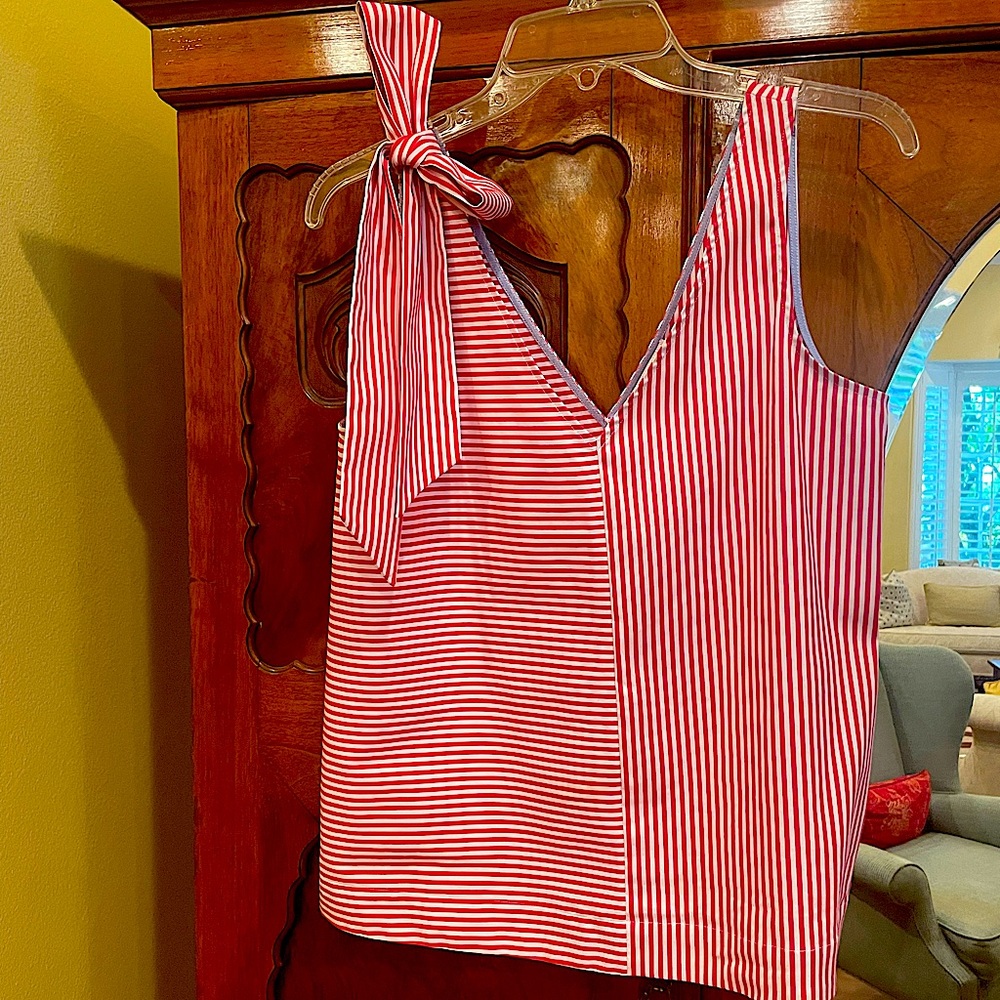 Vineyard Vines red & white striped top, sleeveless
